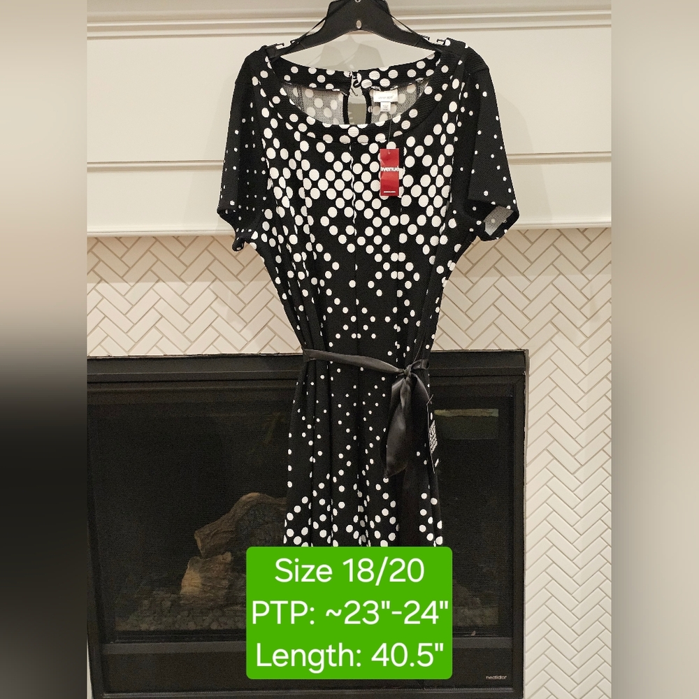 Avenue Short Sleeve Midi Dress, NWT, Size 2X (18/20)